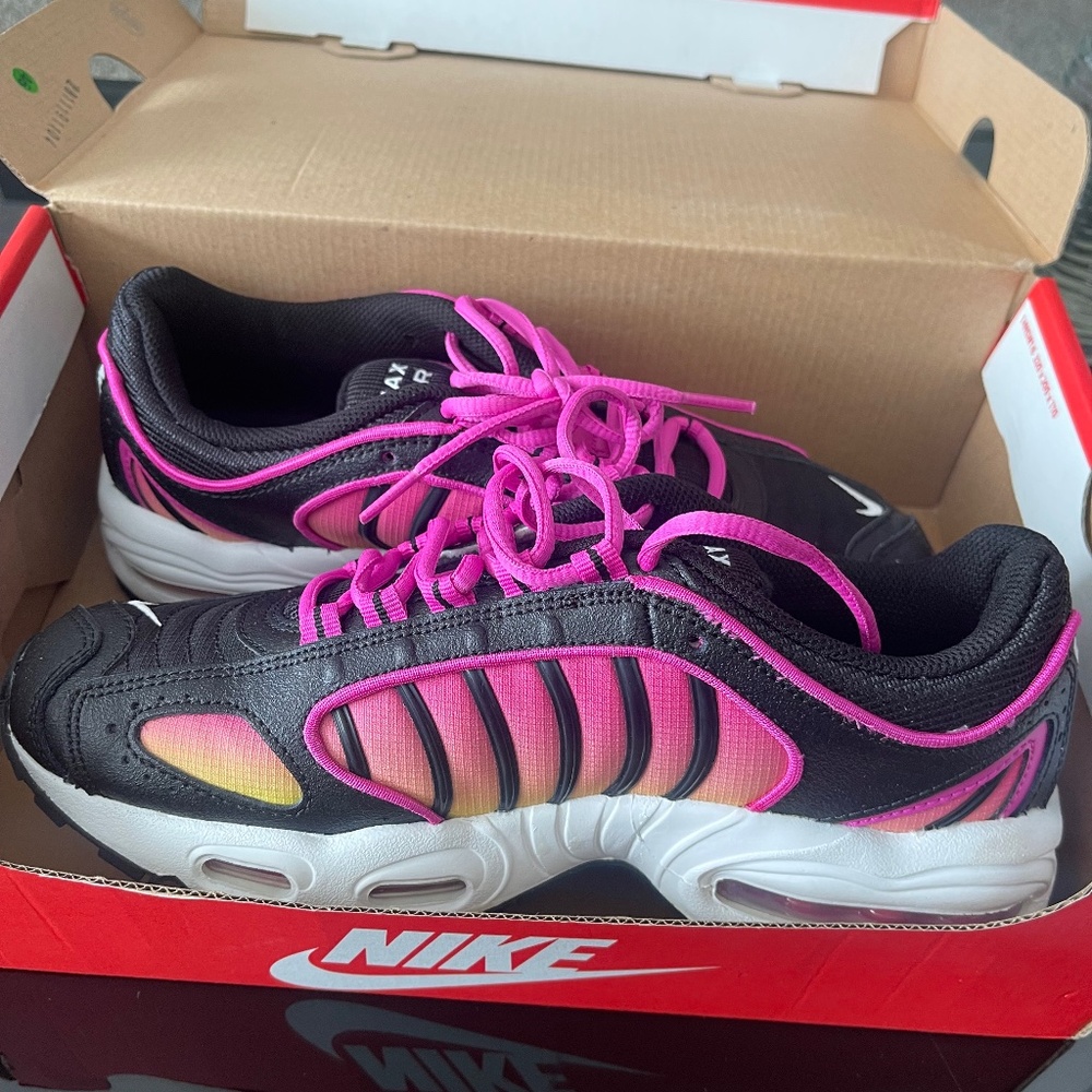 Women Air Max size 9